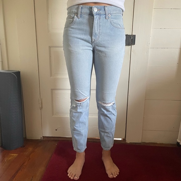 Express light wash mid-high rise cropped ripped jeans - Picture 9 of 12